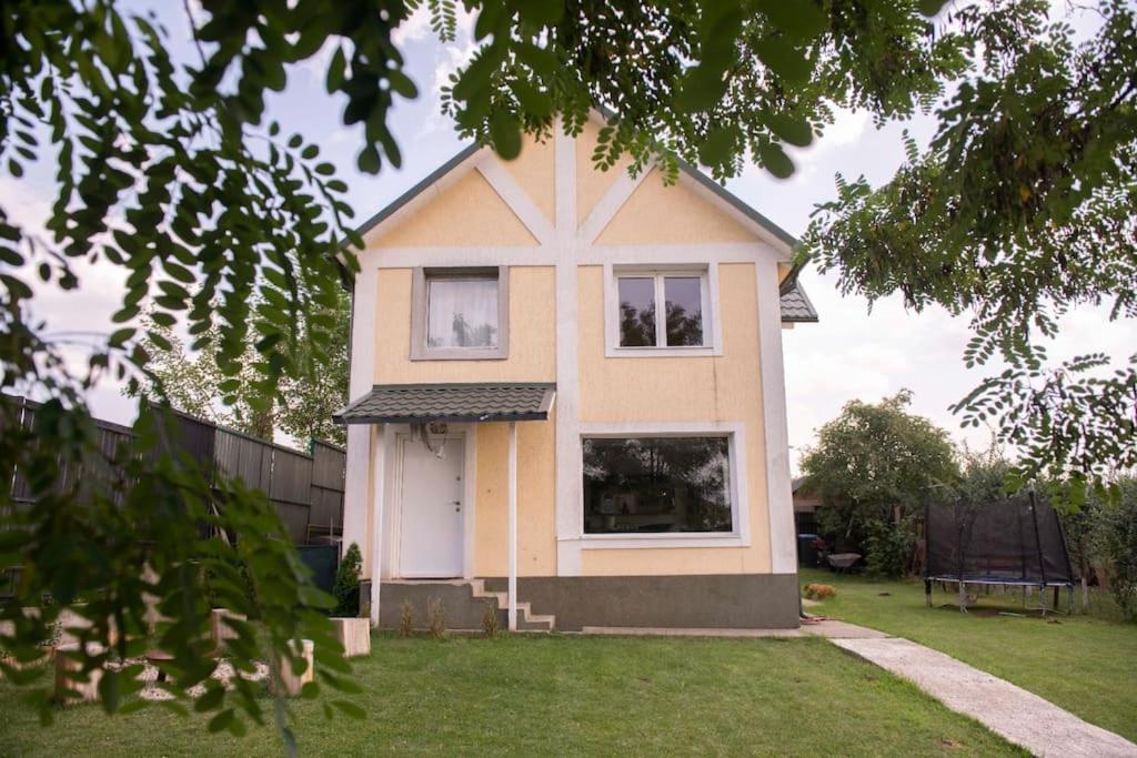 Family Home, Near Therme/Airport/ Lake, Balotesti Caciulati Exterior photo